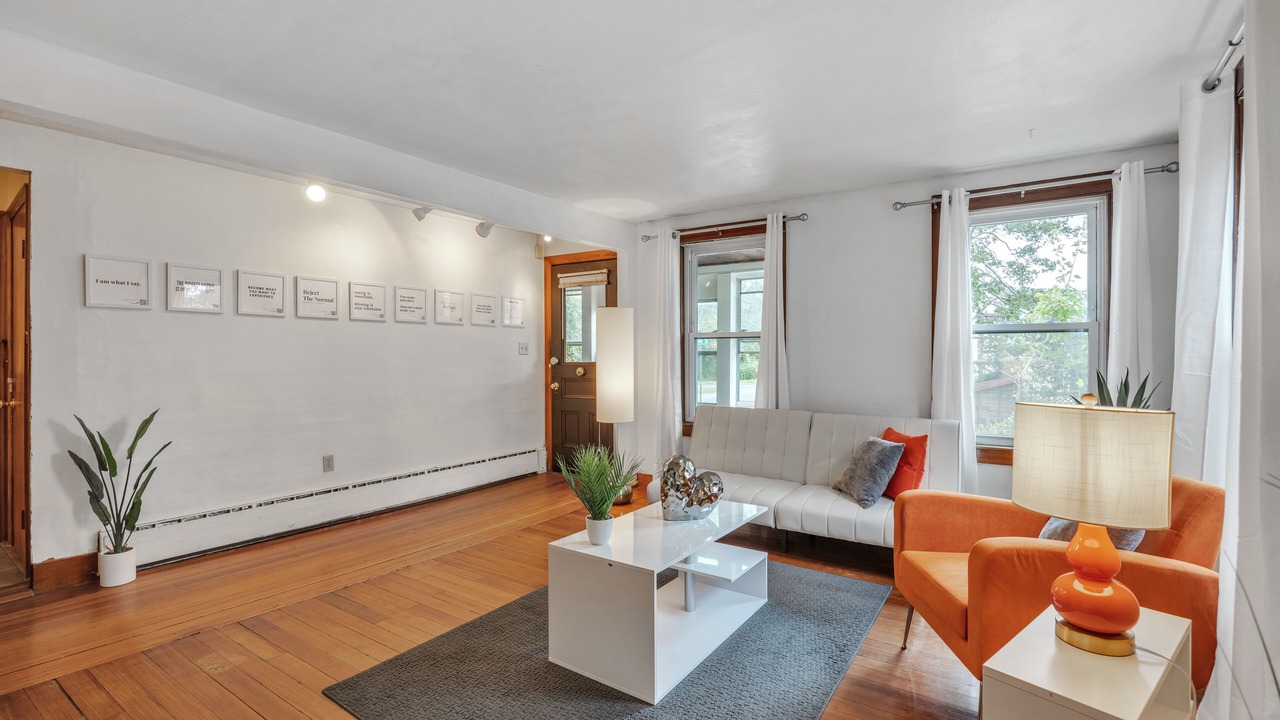 Photo of Livingroom in Northampton