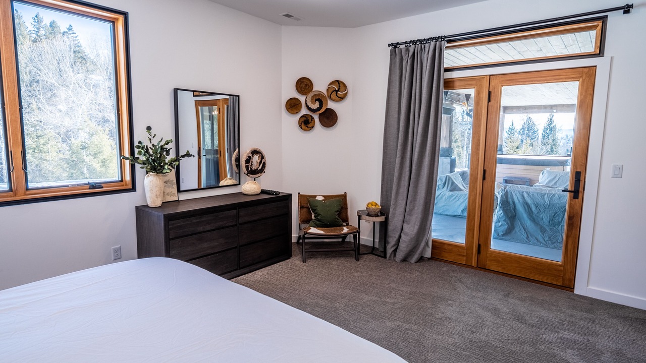 Photo of Others in Victor