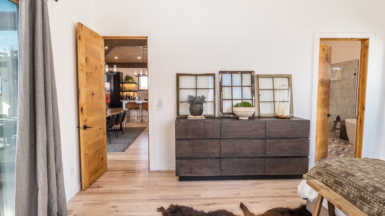 Photo of Others in Victor