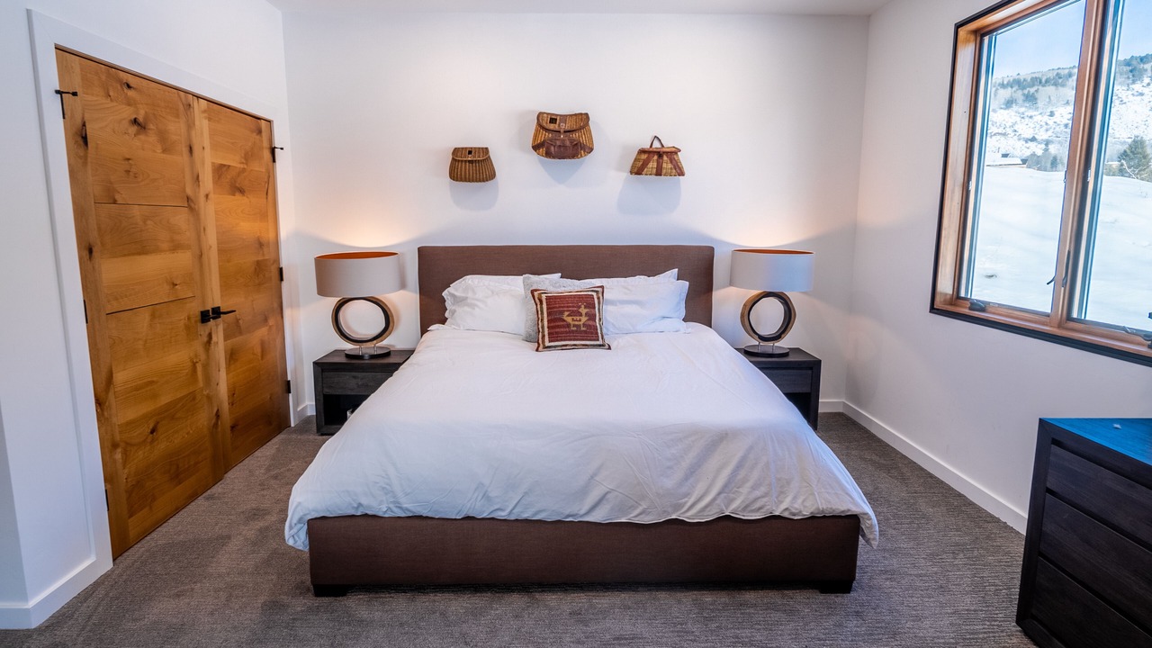 Photo of Others in Victor