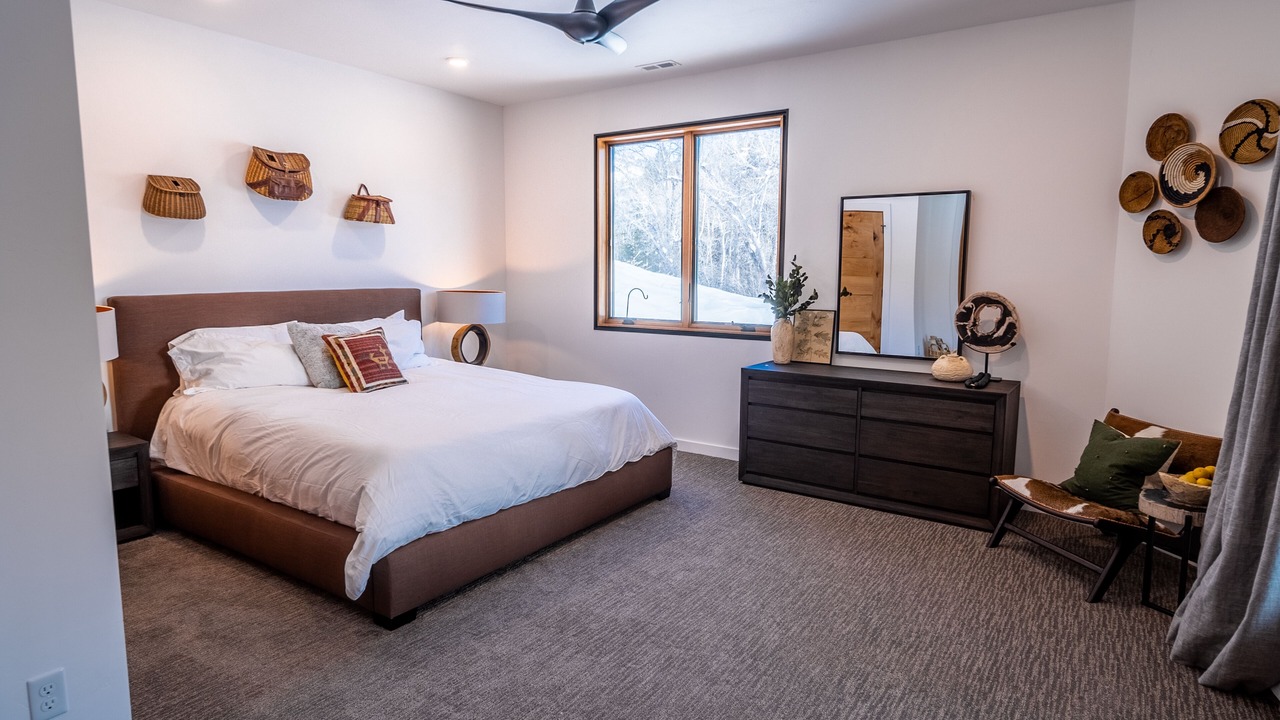 Photo of Others in Victor