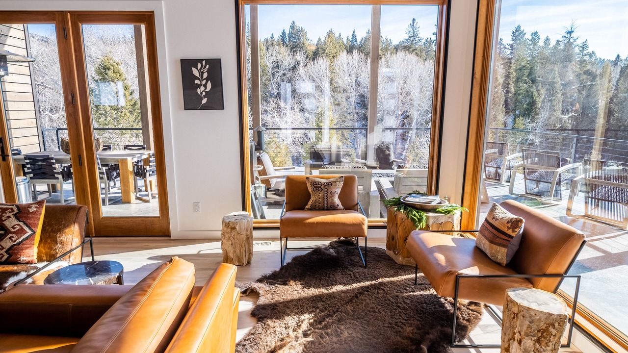 Photo of Others in Victor