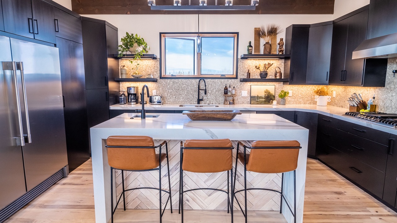 Photo of Others in Victor