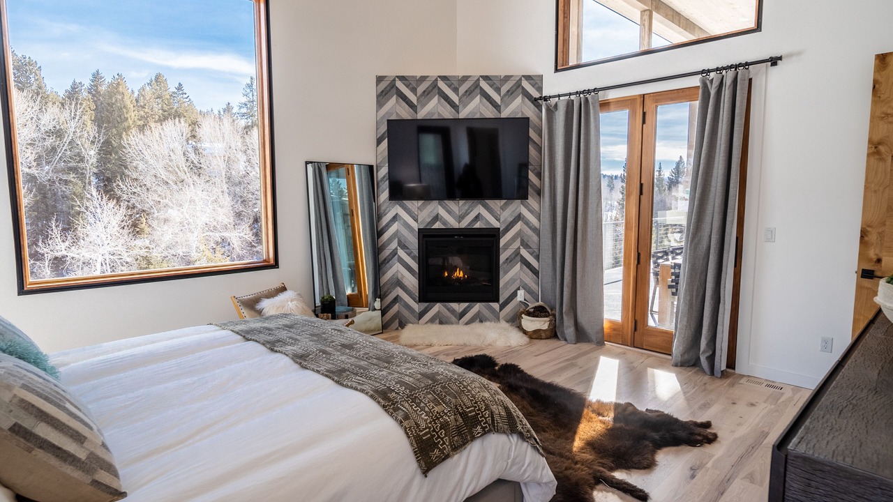 Photo of Others in Victor