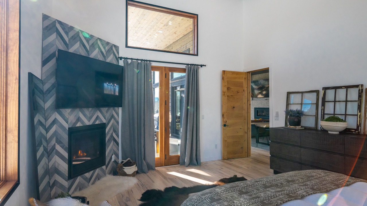 Photo of Others in Victor