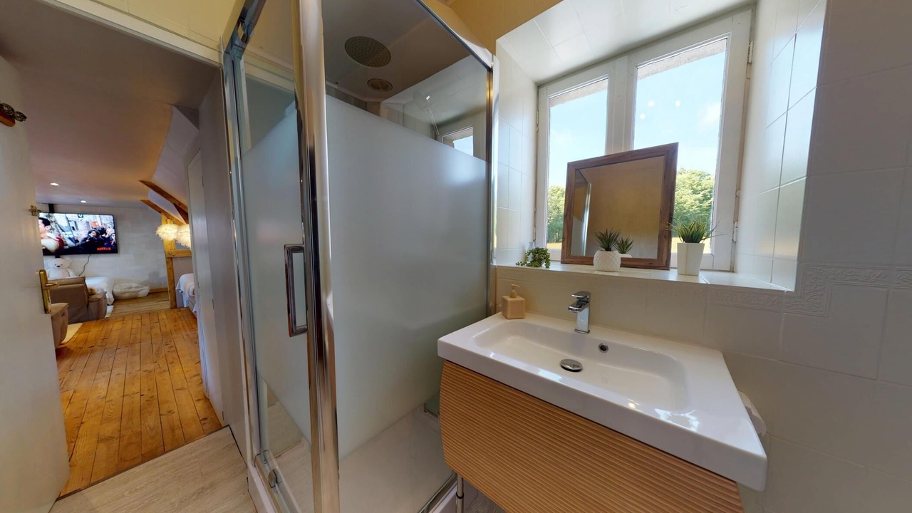 Photo of Bathroom in Le Parc