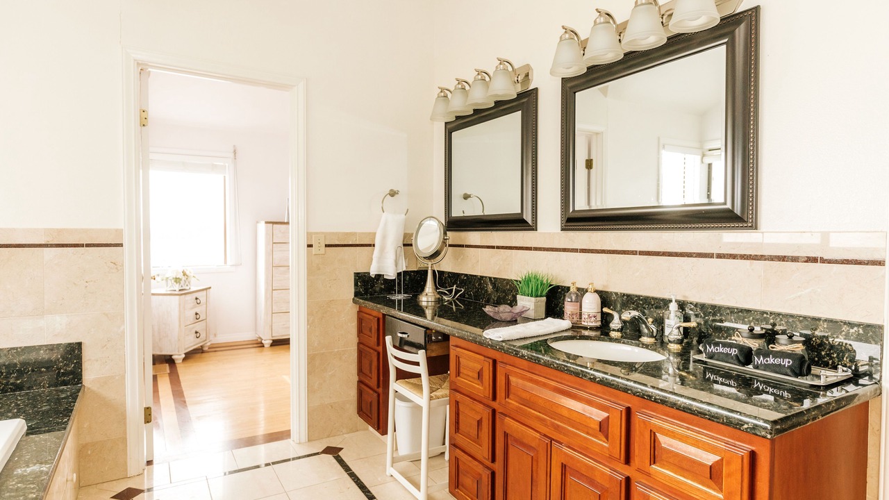 Photo of Bathroom in Rollingbay