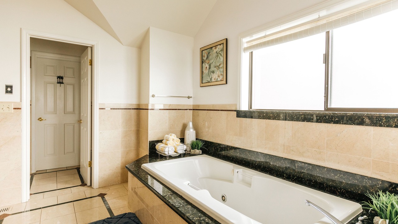 Photo of Bathroom in Rollingbay