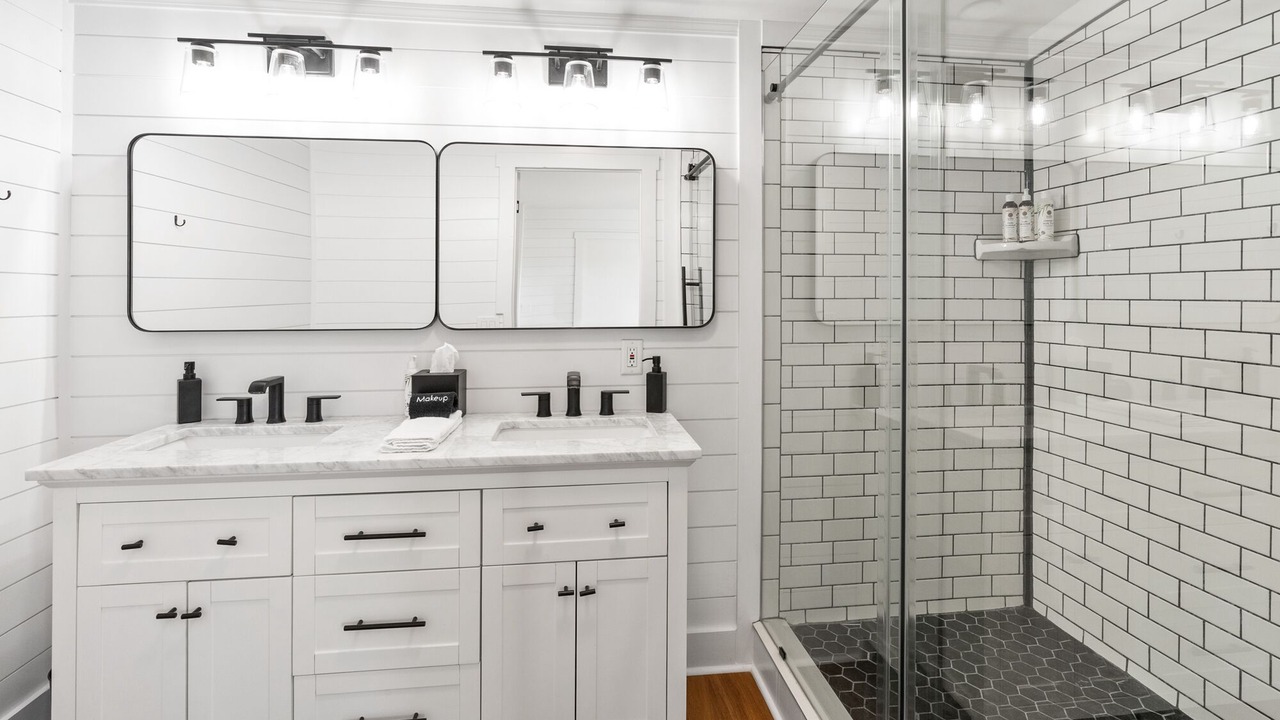 Photo of Bathroom in Emigrant