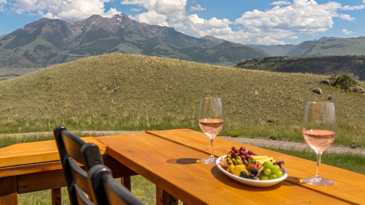 Photo of Outdoor in Emigrant