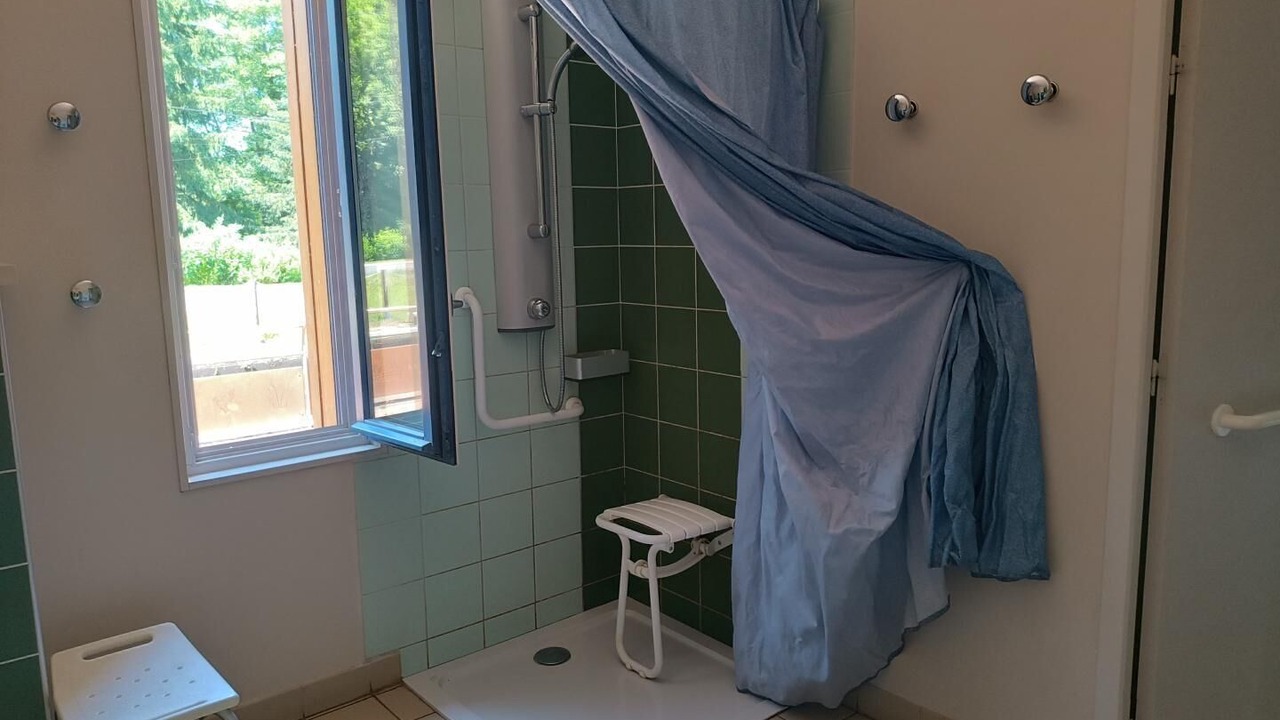 Photo of Bathroom in Genelard