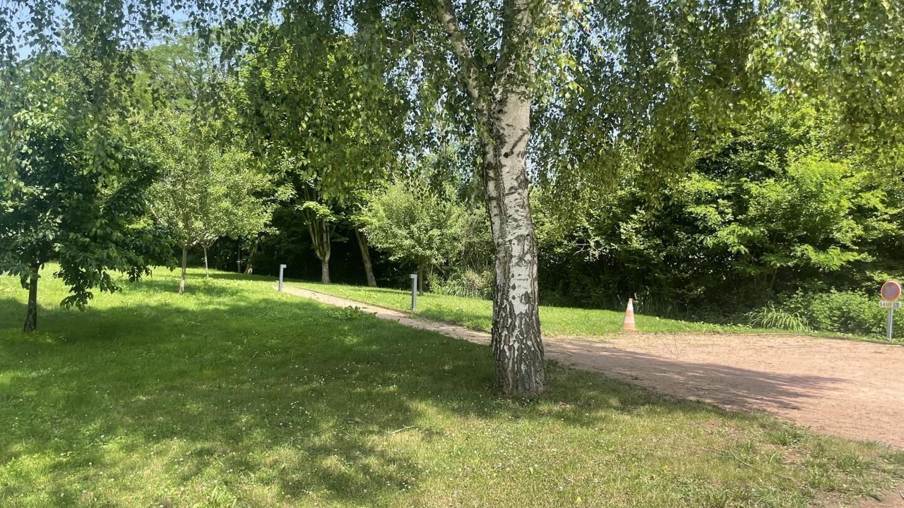 Photo of Others in Genelard