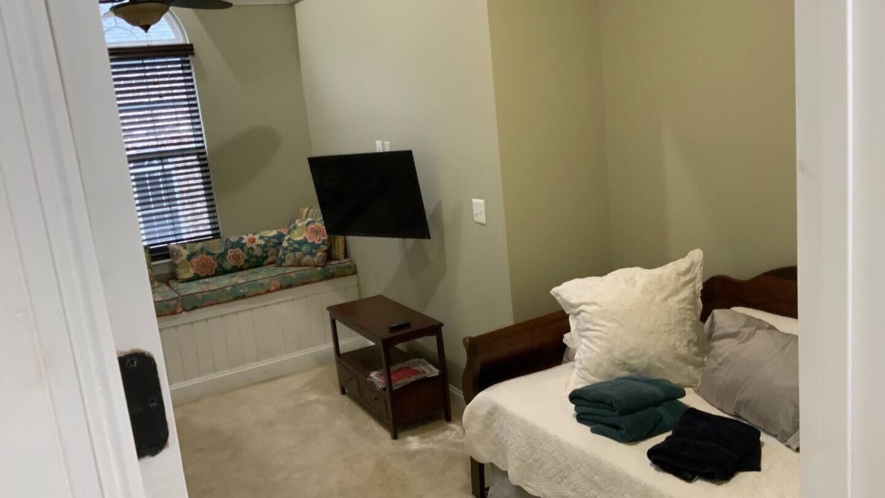 Photo of Bedroom in Upper Marlboro