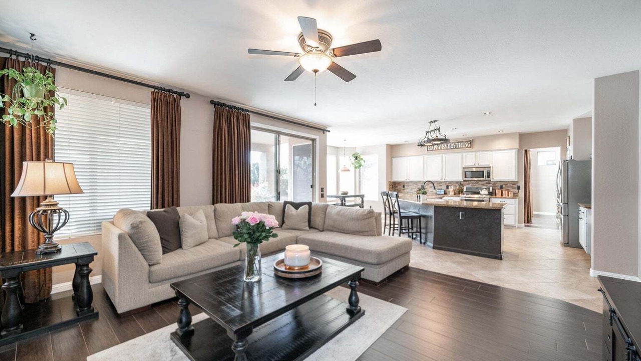 Photo of Livingroom in Desert Ridge