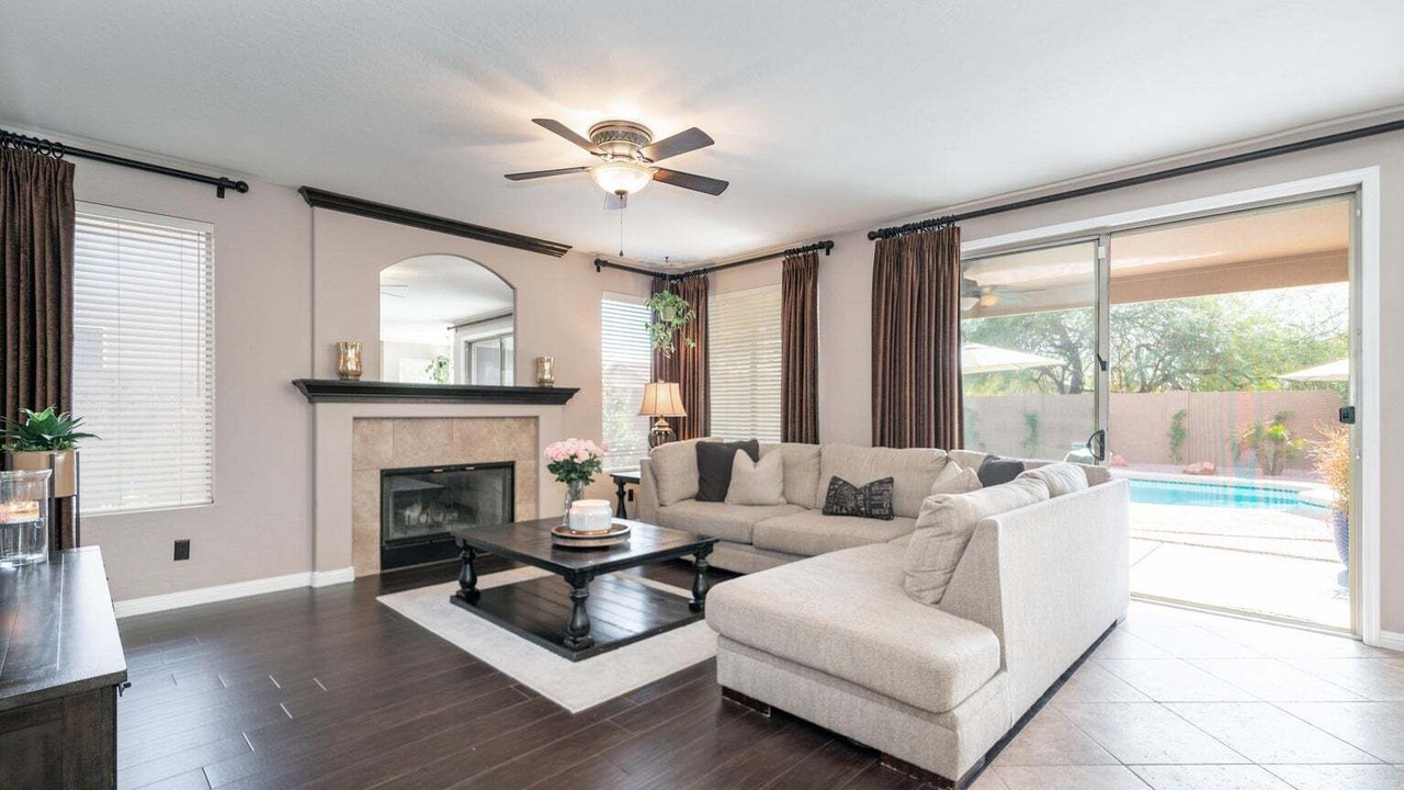 Photo of Livingroom in Desert Ridge
