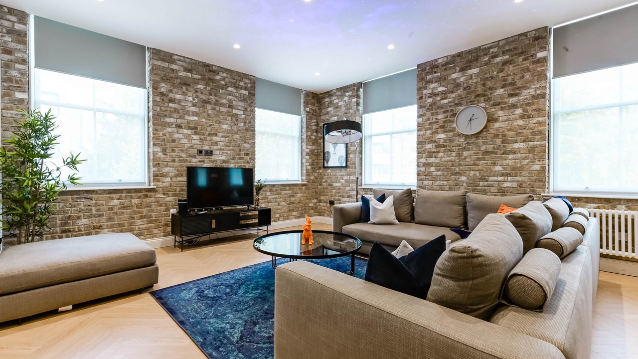 Photo of Others in Cubitt Town