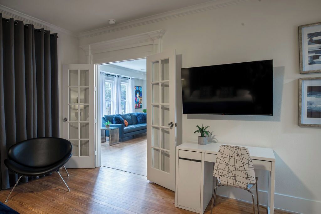 Photo of Livingroom in Neartown