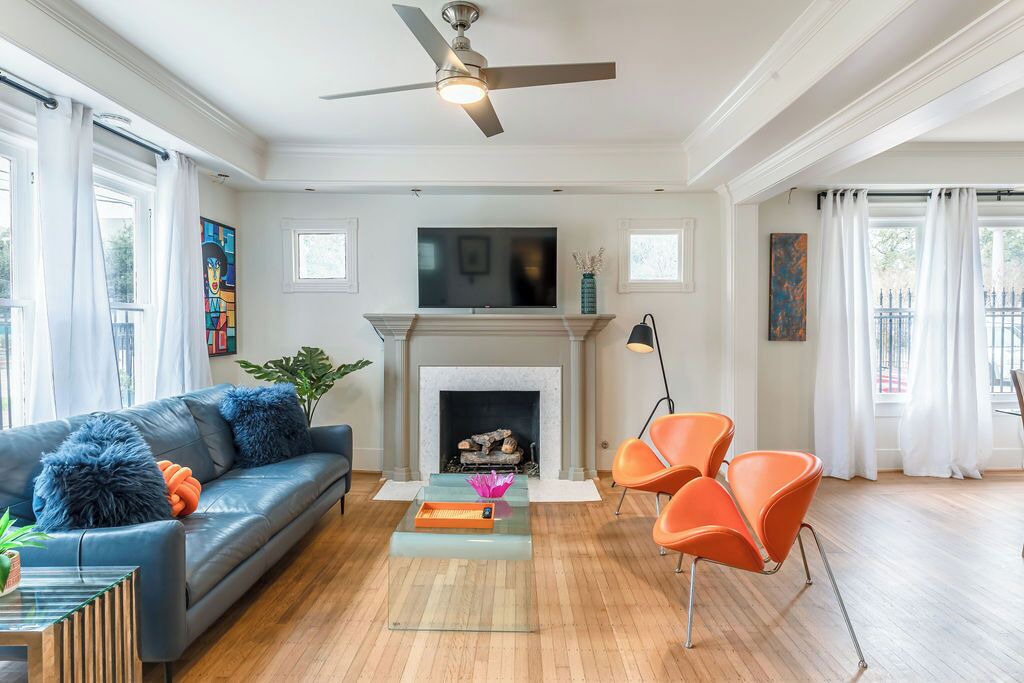 Photo of Livingroom in Neartown