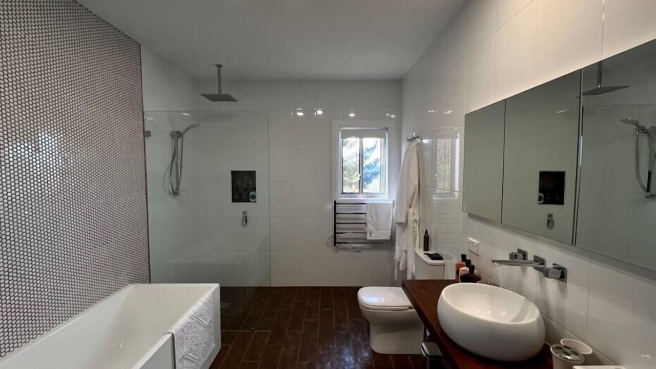 Photo of Bathroom in Lithgow City Council