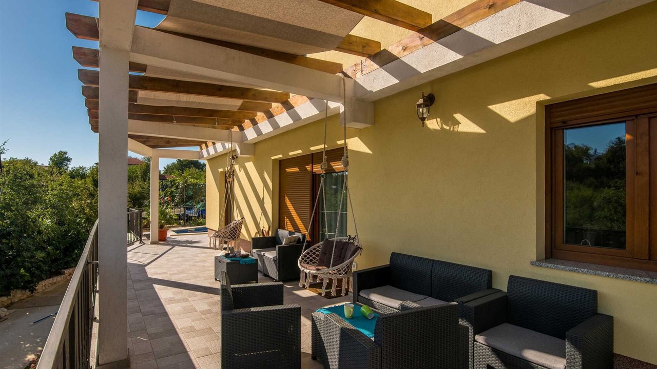 Photo of Patio Balcony in Gabonjin