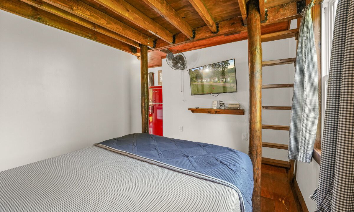 Photo of Bedroom in Cadillac
