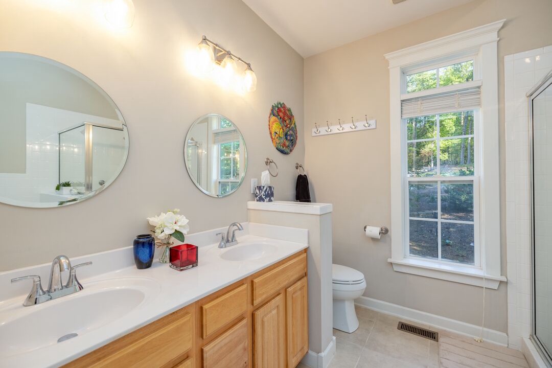 Photo of Bathroom in North Shore Acres