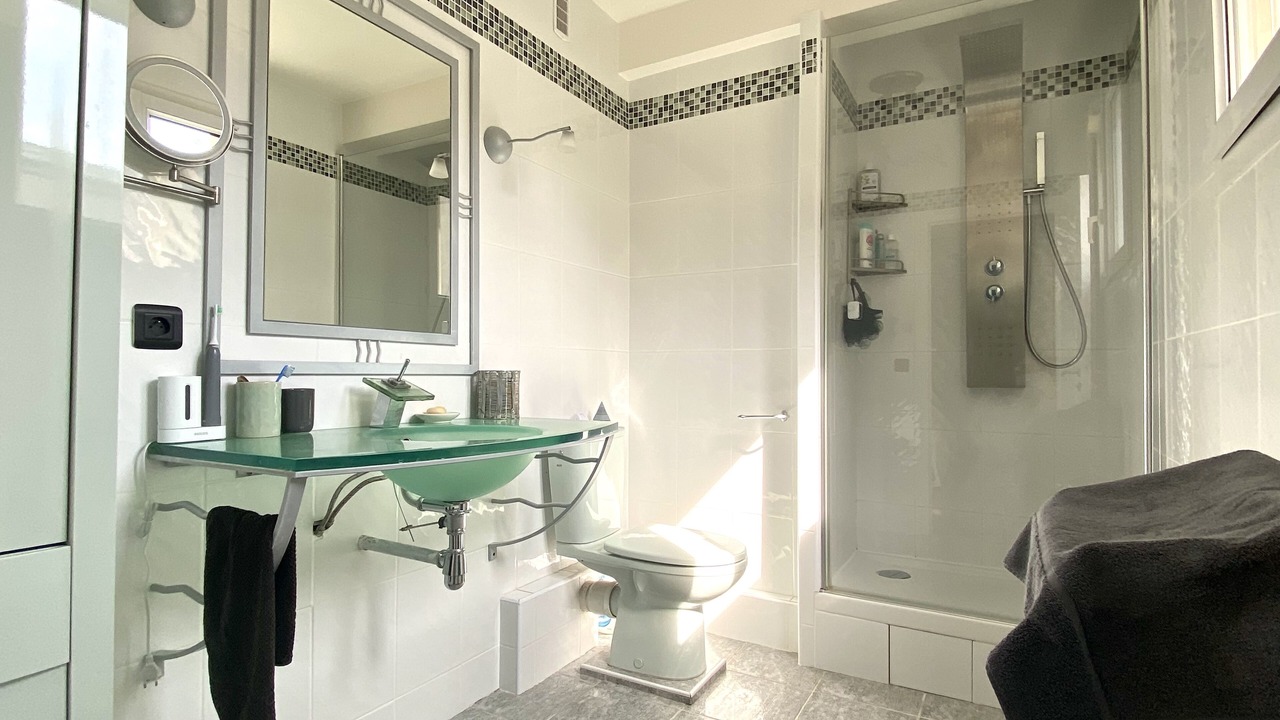 Photo of Bathroom in 19th Arrondissement