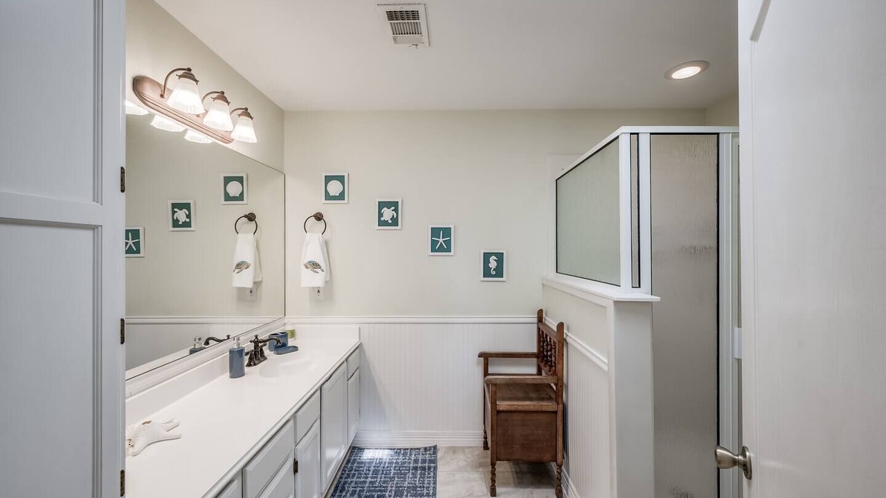 Photo of Bathroom in Jamaica Beach