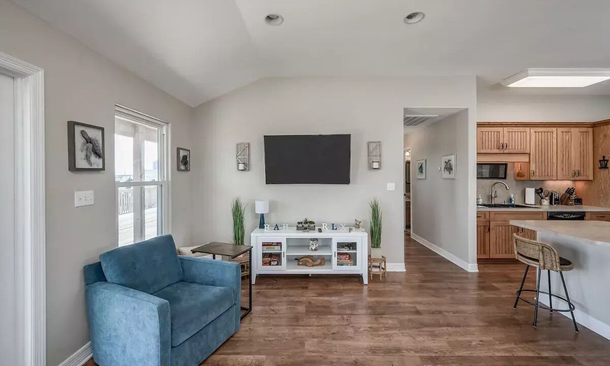 Photo of Livingroom in Jamaica Beach