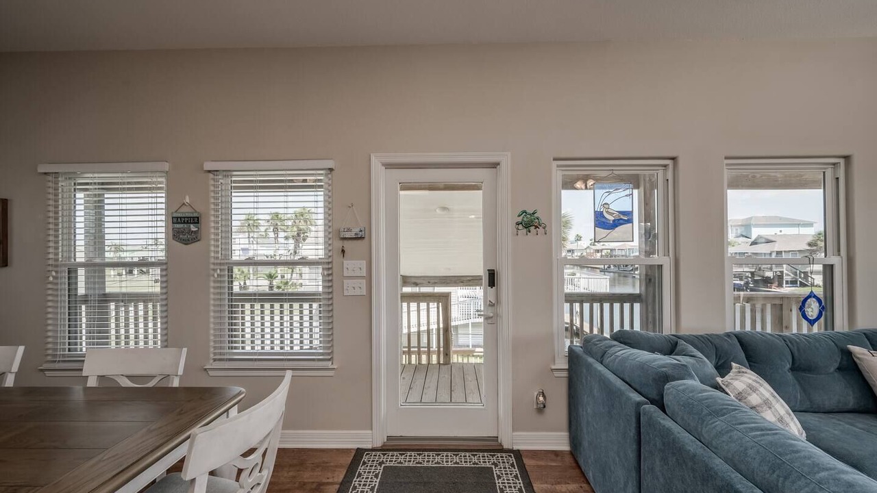 Photo of Livingroom in Jamaica Beach