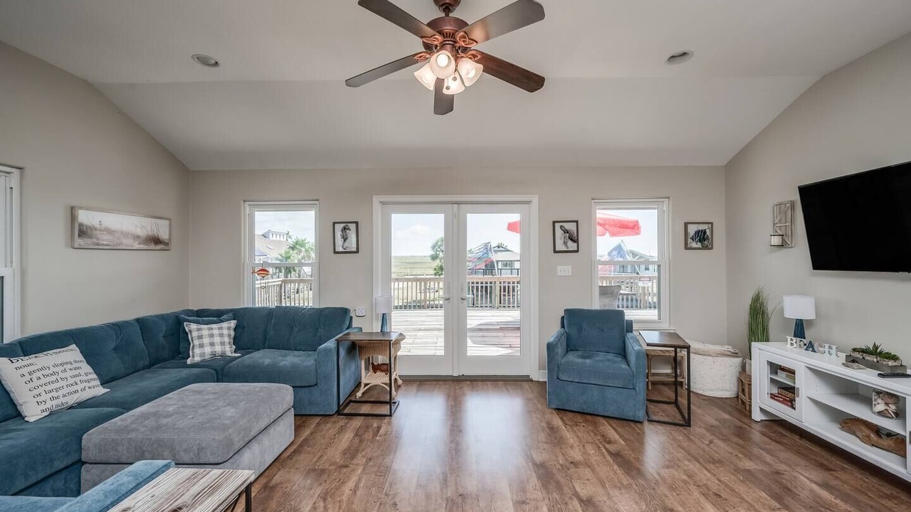 Photo of Livingroom in Jamaica Beach