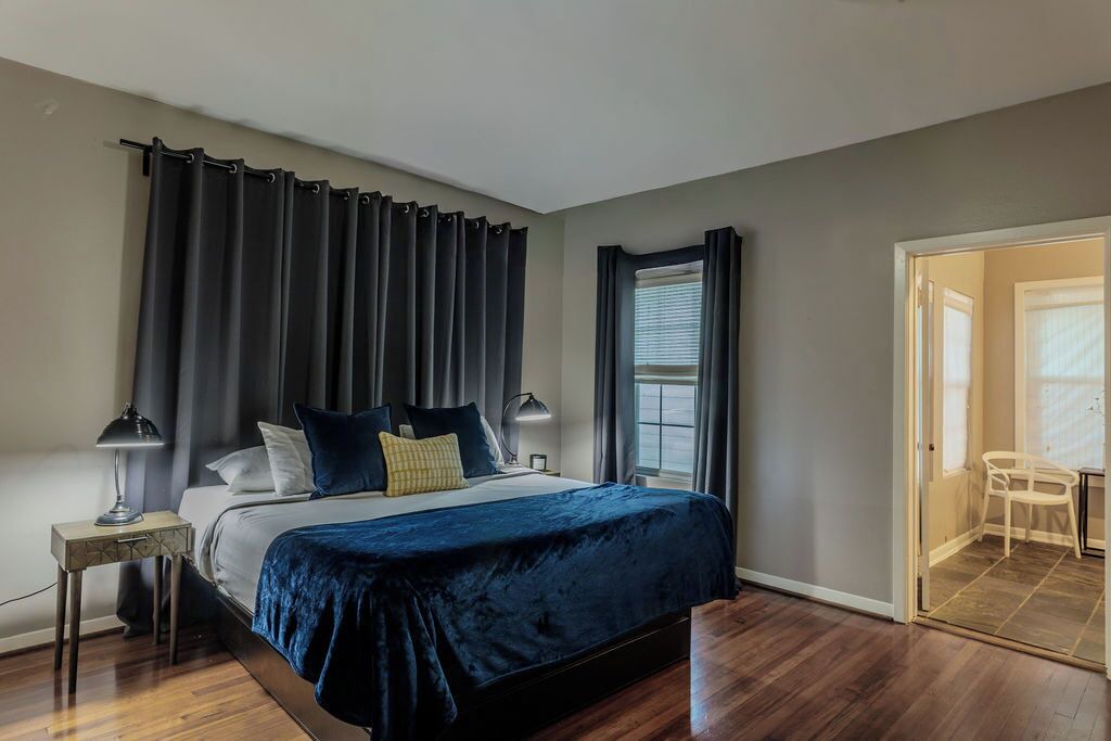 Photo of Bedroom in Neartown