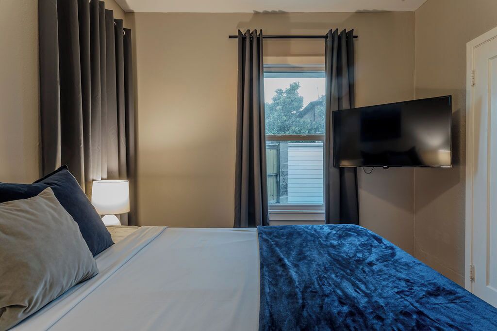 Photo of Bedroom in Neartown