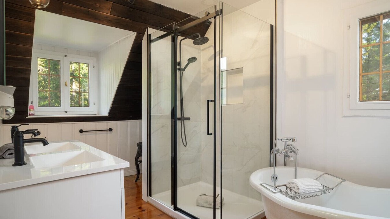 Photo of Bathroom in Entrelacs
