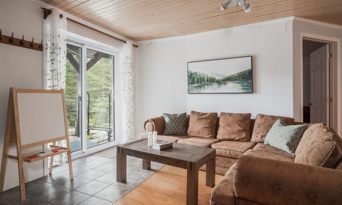 Photo of Livingroom in Chertsey