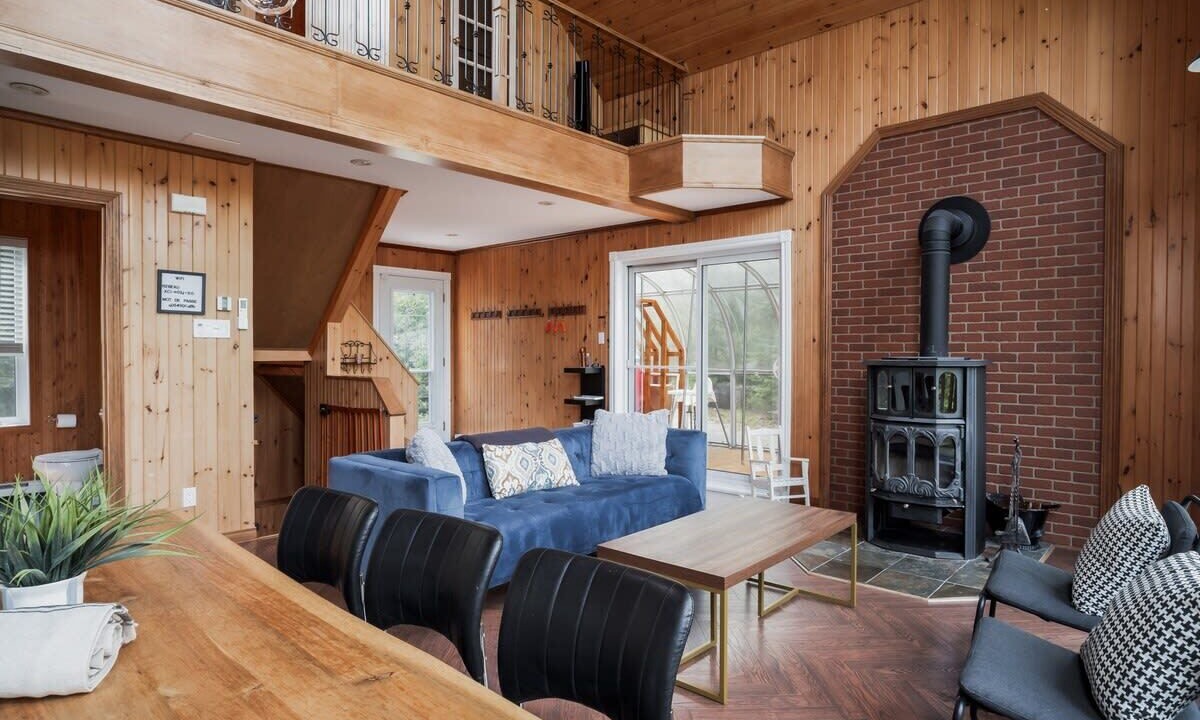 Photo of Livingroom in Chertsey