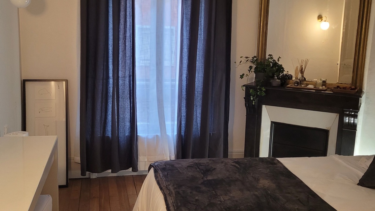 Photo of Bedroom in Republique–Point-du-Jour