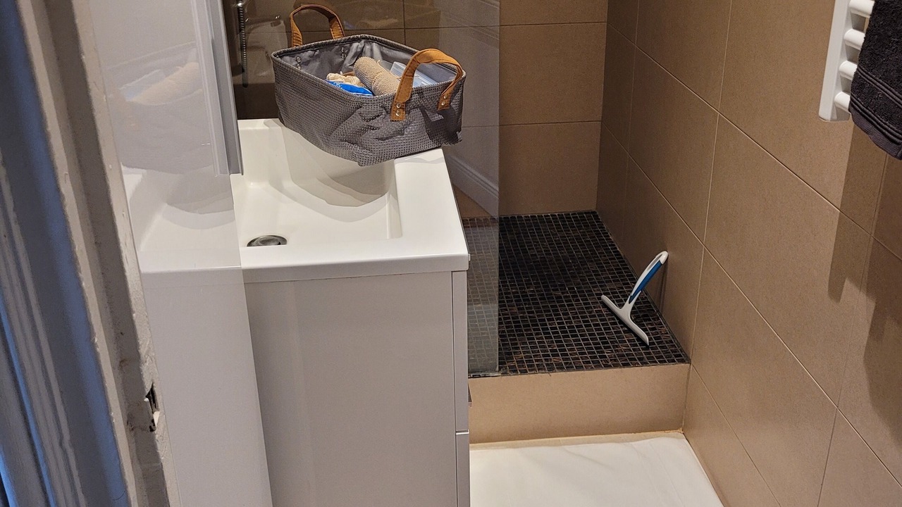 Photo of Bathroom in Republique–Point-du-Jour