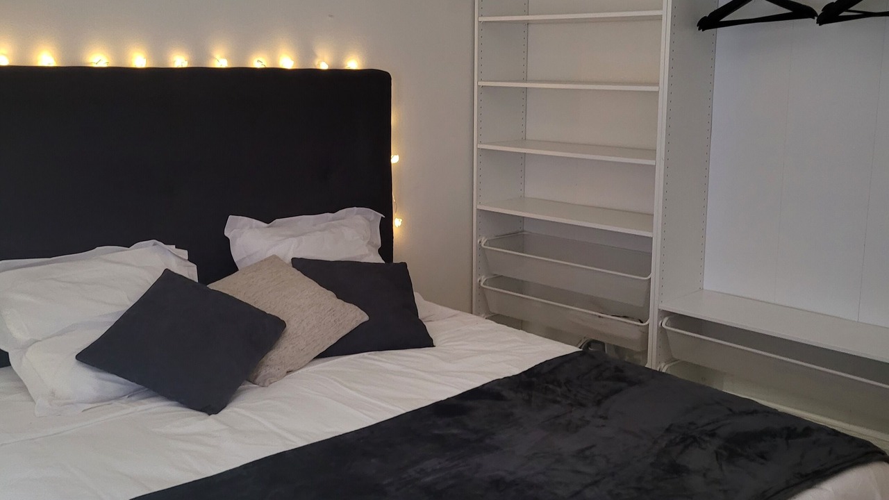 Photo of Bedroom in Republique–Point-du-Jour