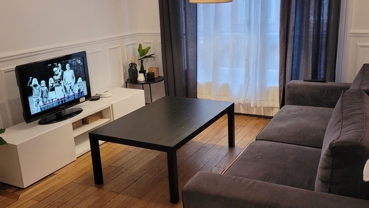 Photo of Livingroom in Republique–Point-du-Jour