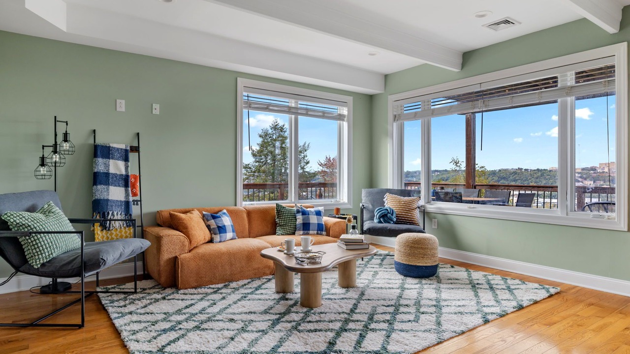 Photo of Bedroom in South Side Slopes