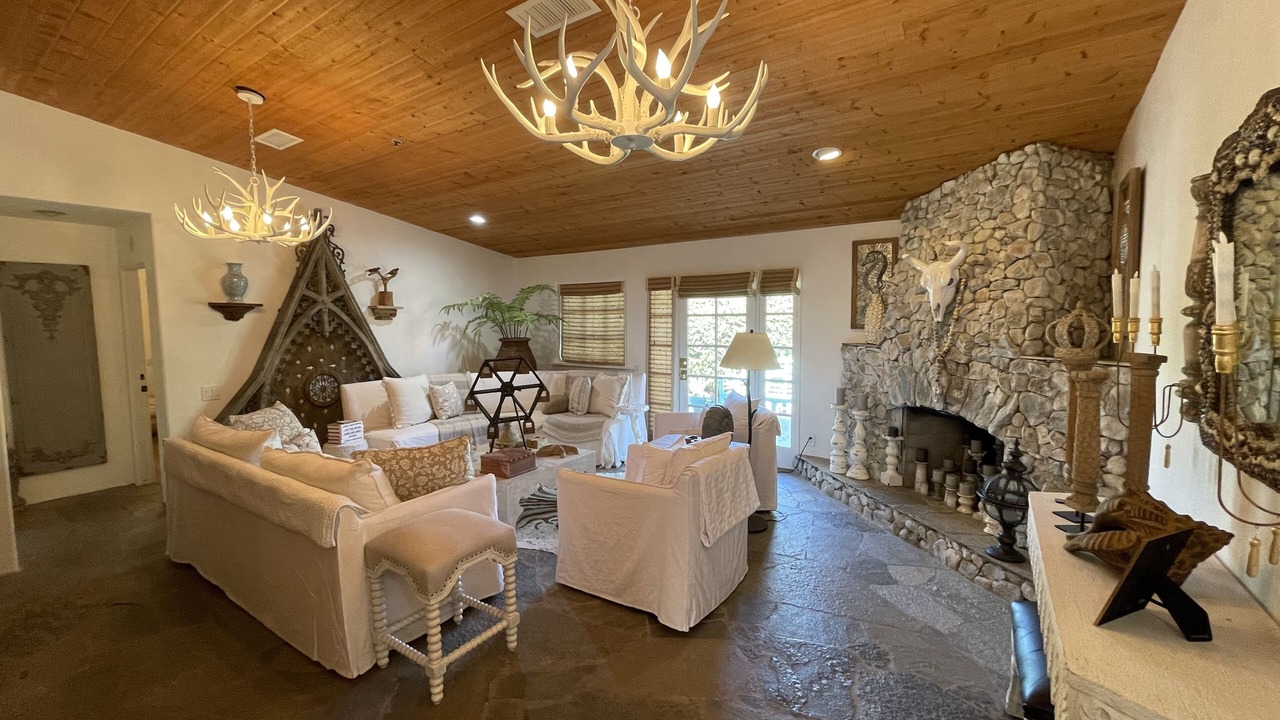 Photo of Livingroom in Cathedral City Cove