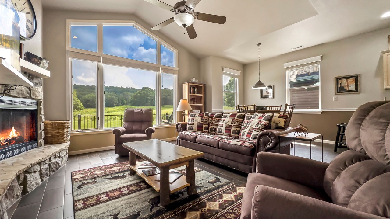 Photo of Livingroom in Camdenton