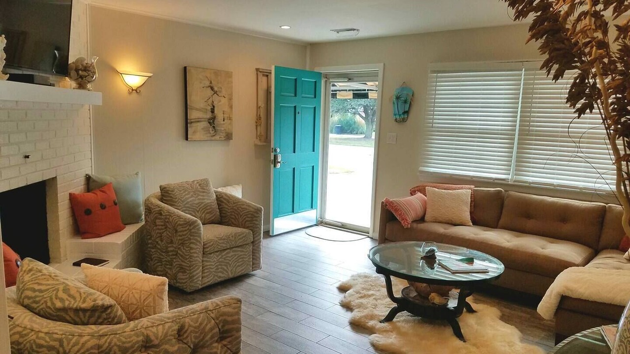 Photo of Livingroom in Northeast Virginia Beach