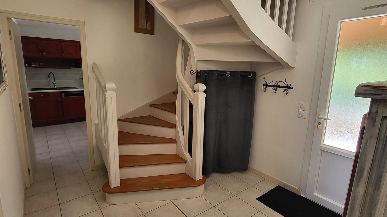 Photo of Others in Rives