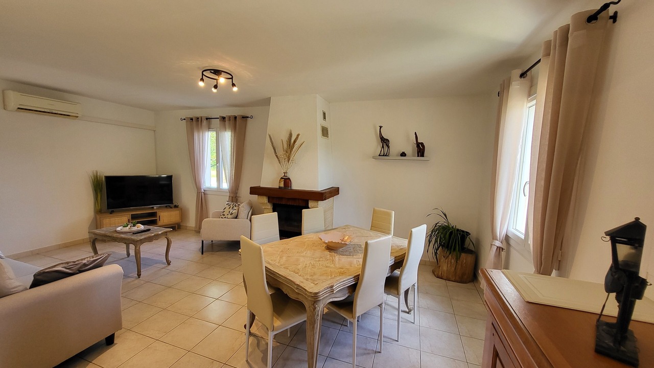 Photo of Others in Rives