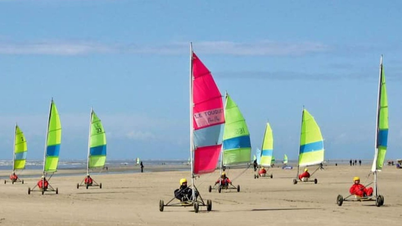 Photo of Others in Rue