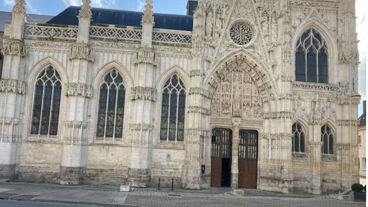 Photo of Others in Rue