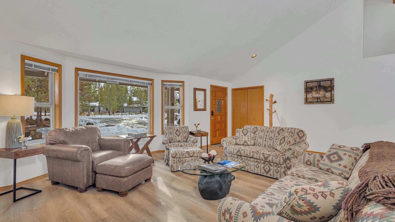Photo of Livingroom in Sunriver