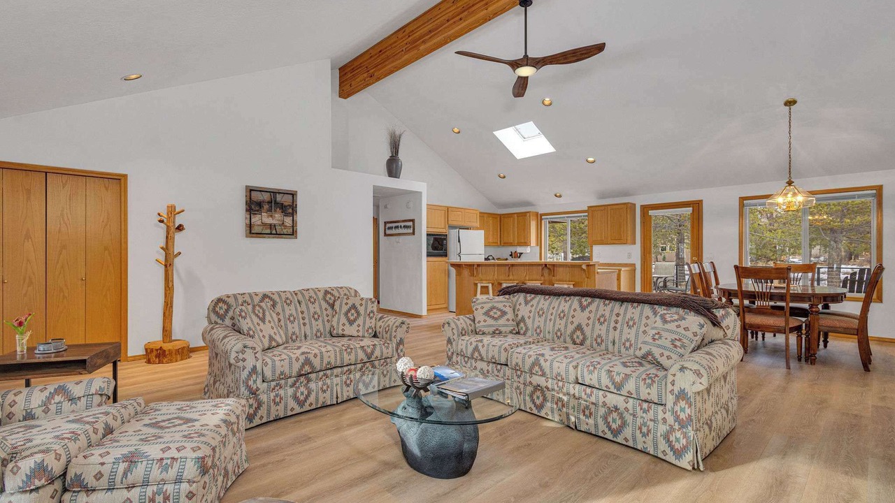 Photo of Livingroom in Sunriver